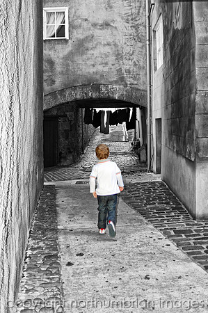 Berwick upon tweed black & white alleyway boy running