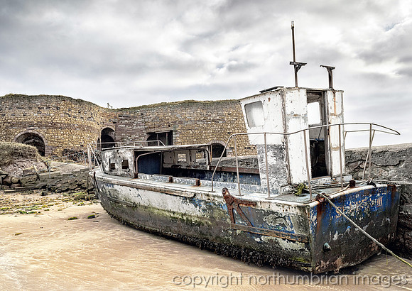 beadnell harbour boat blue northumberland northumbria
